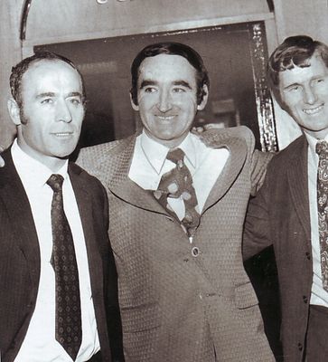 saunders signs nov 1973 to 74